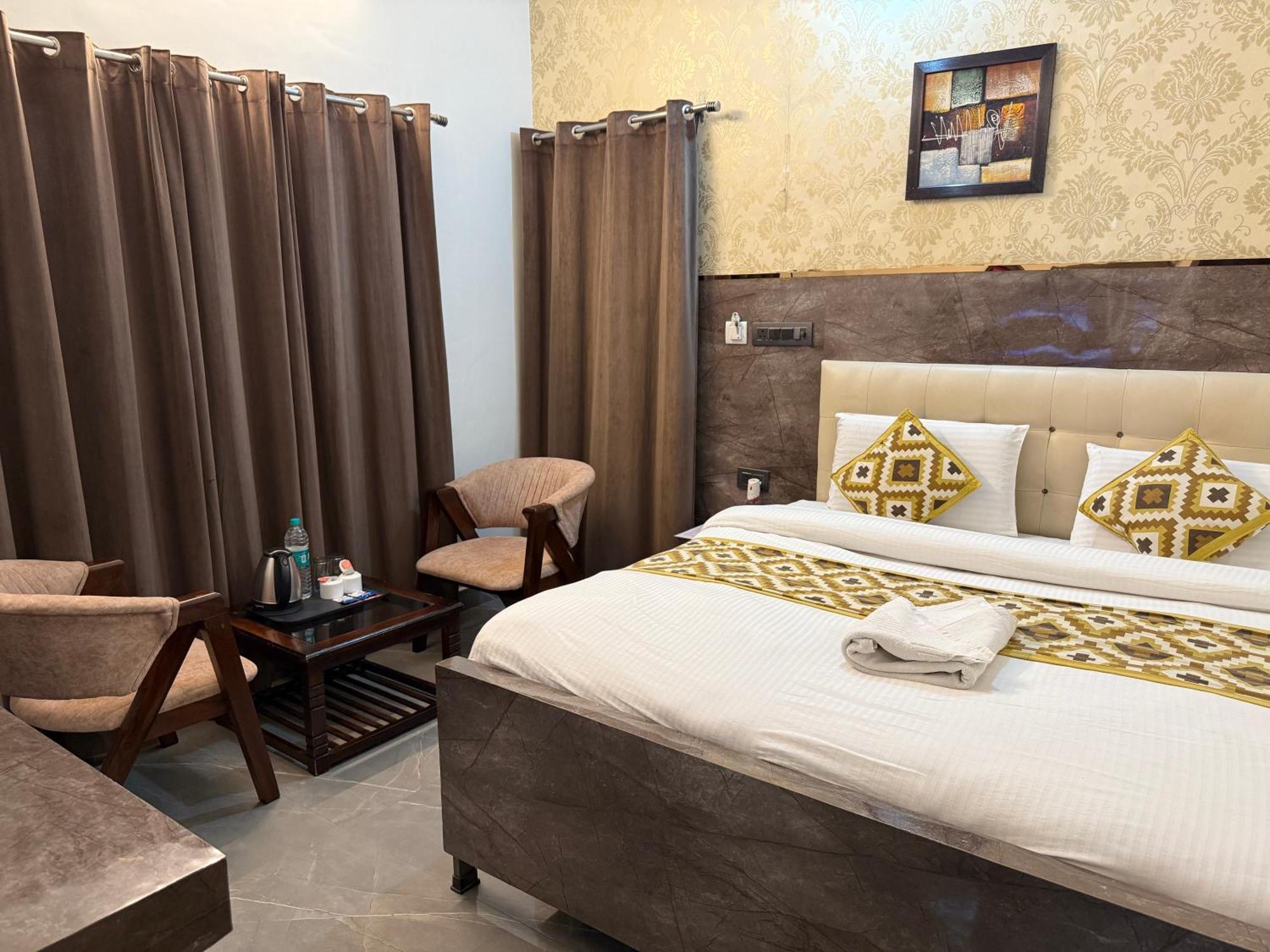 Krishna Residency - A Boutique Hotel Bareilly Exteriör bild