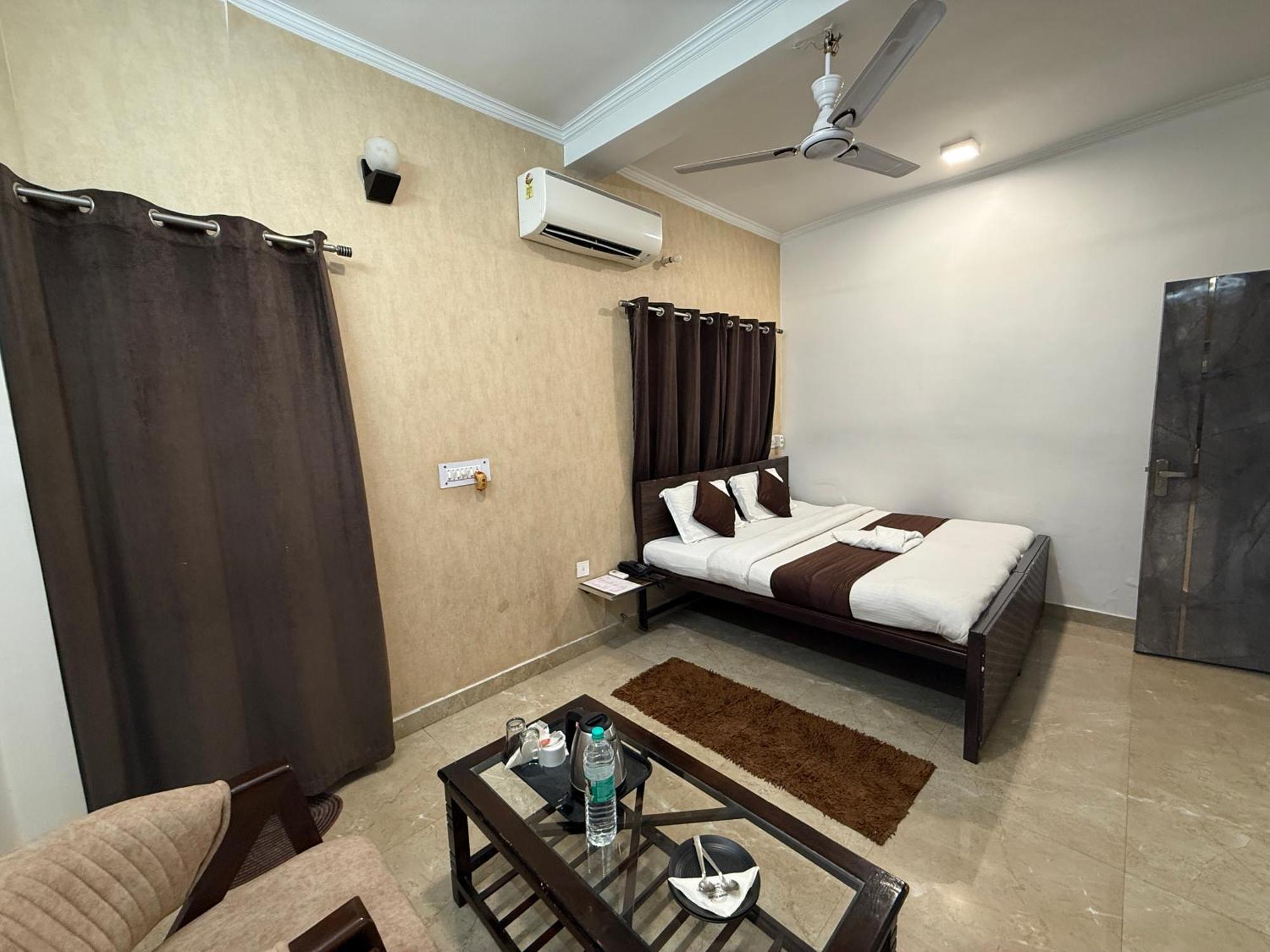 Krishna Residency - A Boutique Hotel Bareilly Exteriör bild